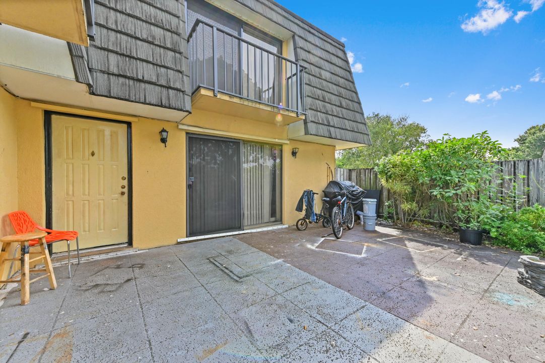 For Sale: $250,000 (2 beds, 2 baths, 1236 Square Feet)