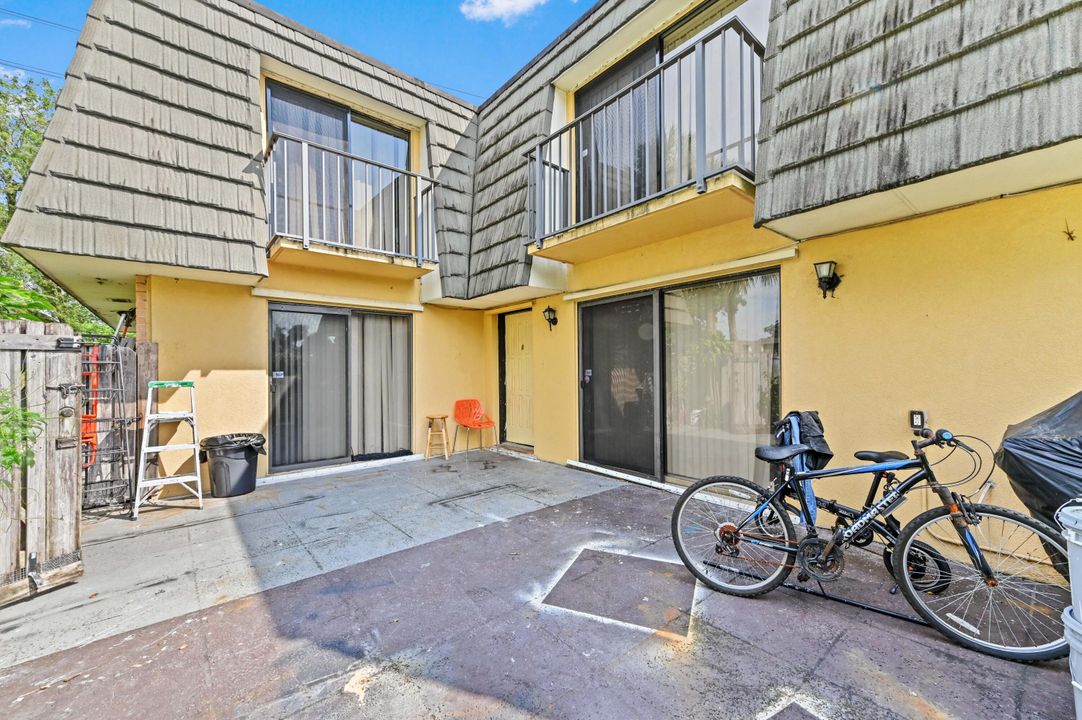 For Sale: $250,000 (2 beds, 2 baths, 1236 Square Feet)