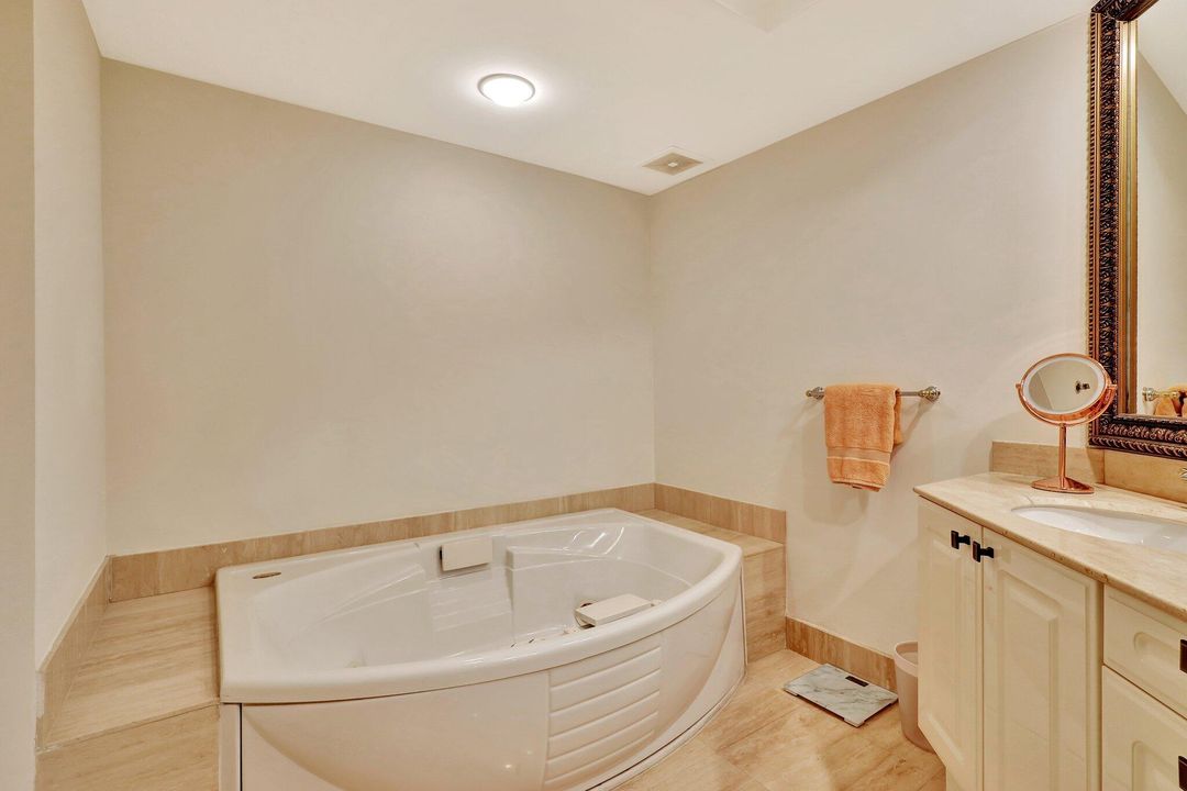 For Sale: $1,100,000 (2 beds, 2 baths, 1974 Square Feet)