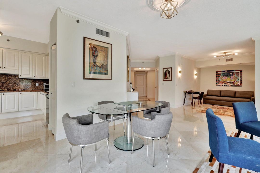 For Sale: $1,100,000 (2 beds, 2 baths, 1974 Square Feet)