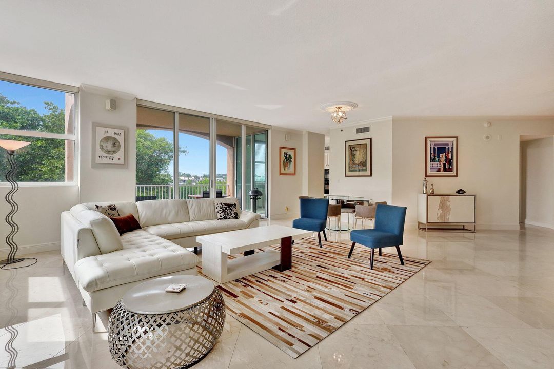 For Sale: $1,100,000 (2 beds, 2 baths, 1974 Square Feet)