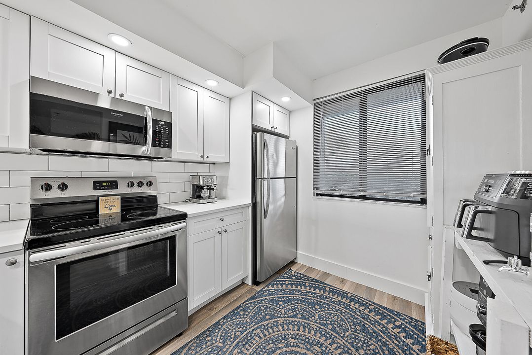 For Sale: $690,000 (2 beds, 2 baths, 1385 Square Feet)