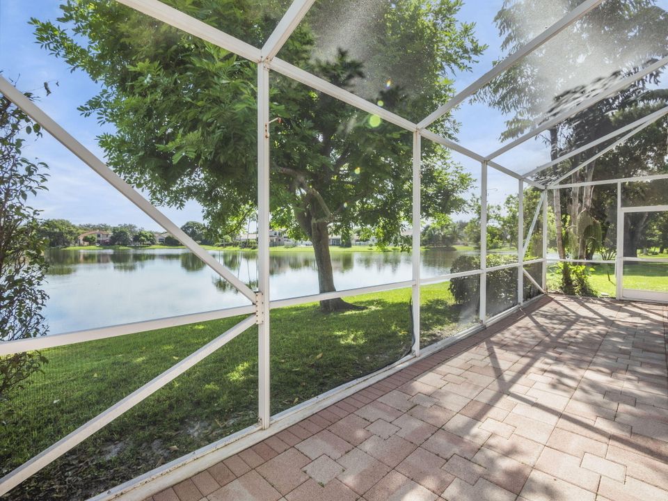 For Sale: $549,900 (3 beds, 2 baths, 1861 Square Feet)