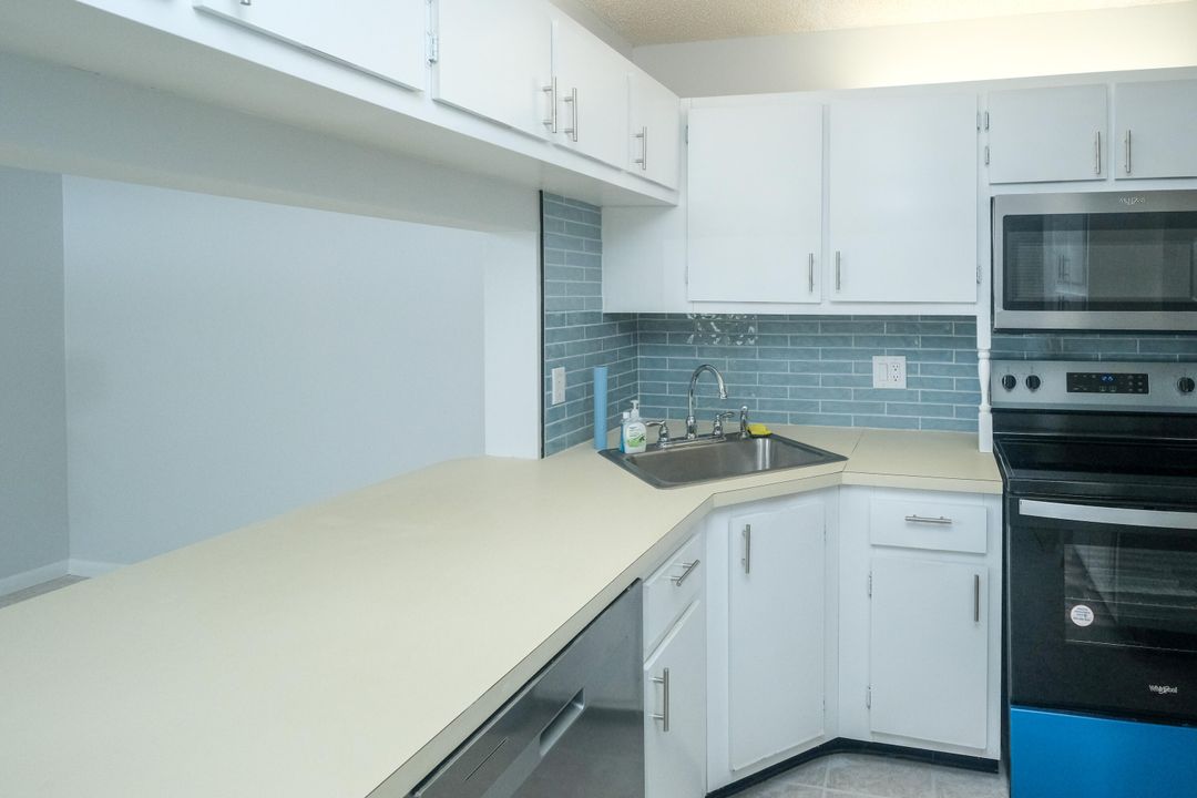 For Sale: $239,999 (2 beds, 2 baths, 1064 Square Feet)