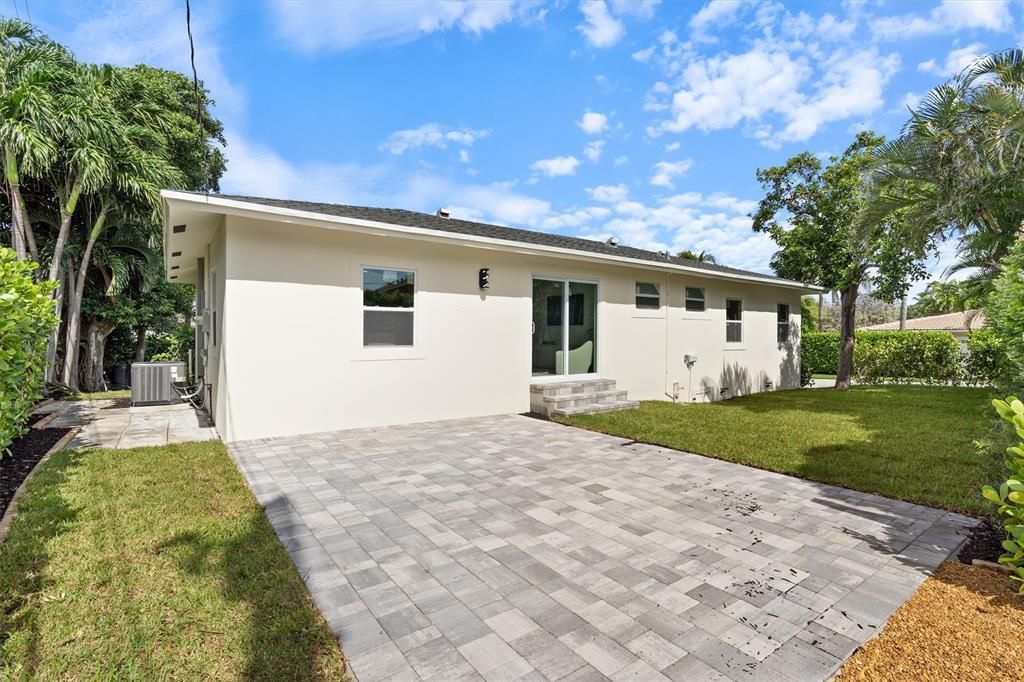 For Sale: $1,599,999 (3 beds, 2 baths, 1304 Square Feet)