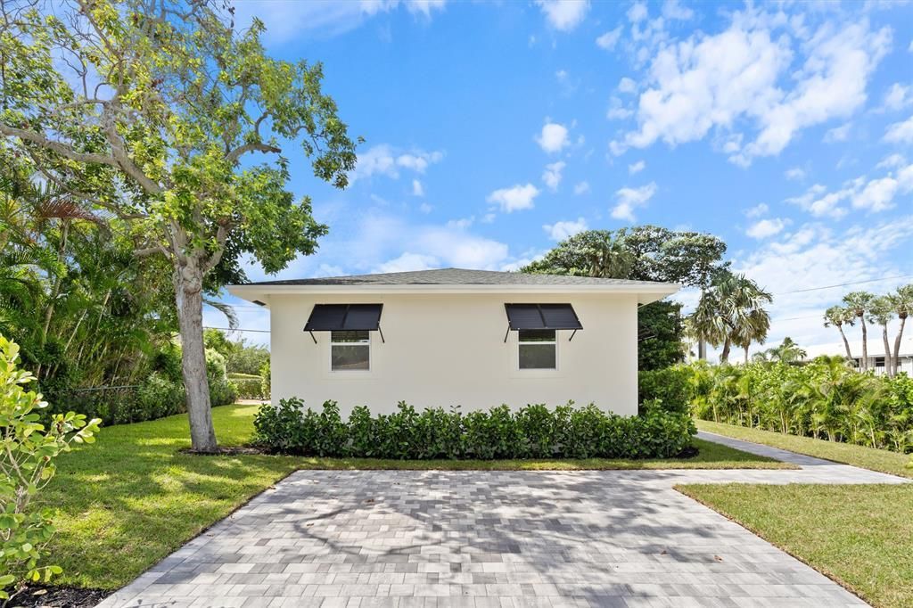 For Sale: $1,599,999 (3 beds, 2 baths, 1304 Square Feet)