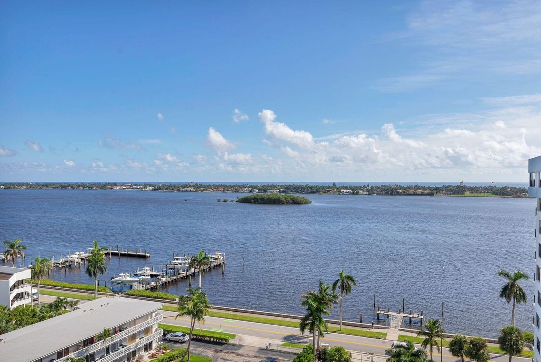 For Sale: $1,850,000 (3 beds, 2 baths, 1594 Square Feet)