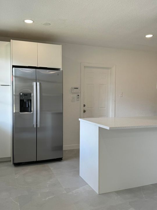 For Rent: $3,495 (3 beds, 2 baths, 948 Square Feet)