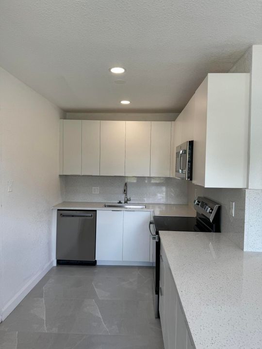 For Rent: $3,495 (3 beds, 2 baths, 948 Square Feet)