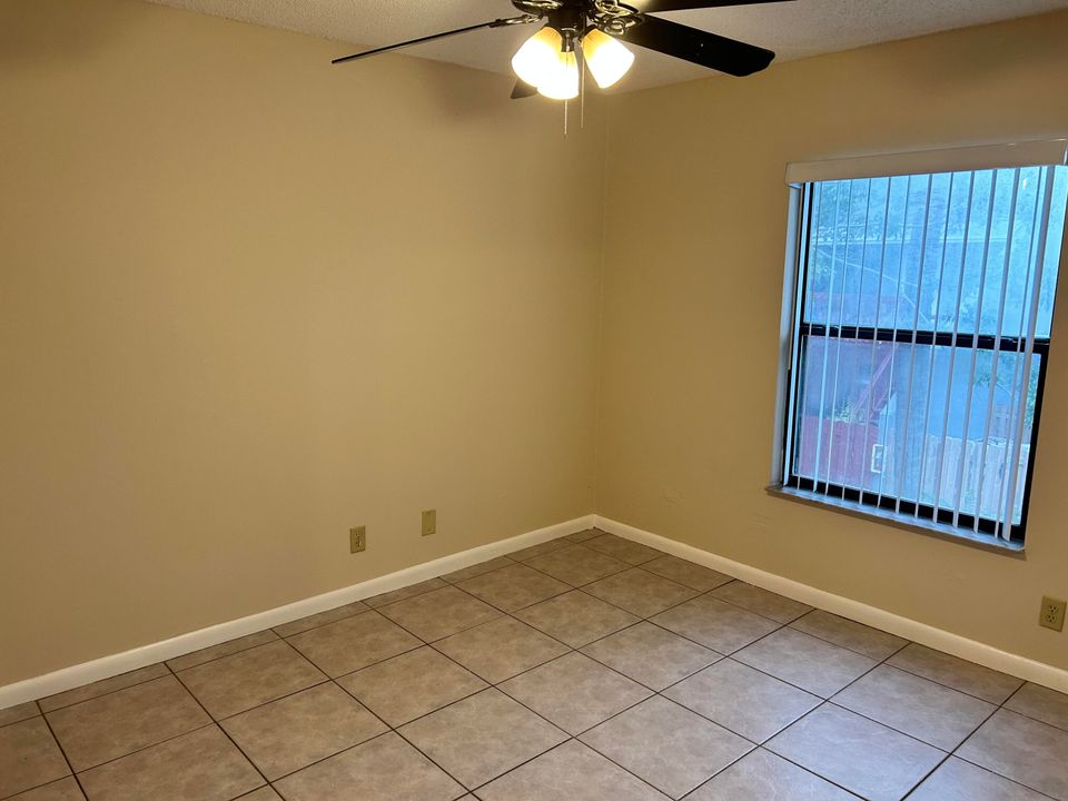 For Rent: $2,100 (2 beds, 2 baths, 864 Square Feet)