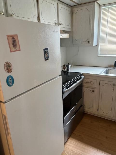 For Sale: $94,500 (1 beds, 1 baths, 700 Square Feet)