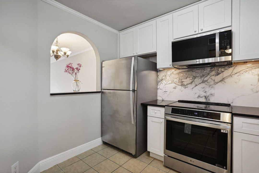 For Rent: $2,300 (2 beds, 2 baths, 858 Square Feet)