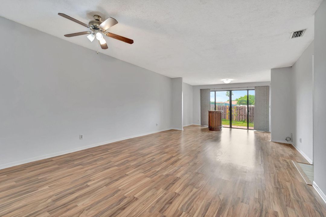 For Sale: $465,000 (2 beds, 2 baths, 1439 Square Feet)