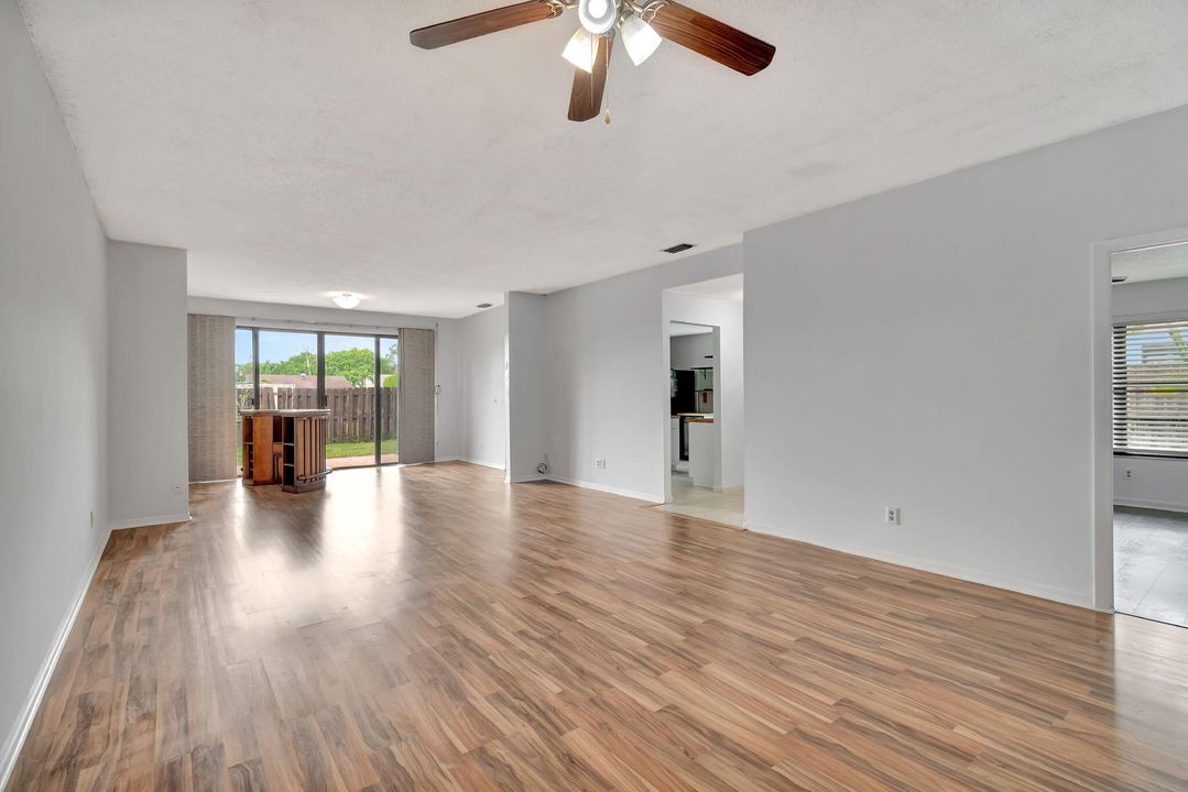 For Sale: $465,000 (2 beds, 2 baths, 1439 Square Feet)