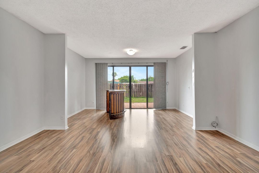 For Sale: $465,000 (2 beds, 2 baths, 1439 Square Feet)