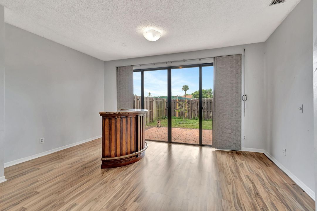 For Sale: $465,000 (2 beds, 2 baths, 1439 Square Feet)