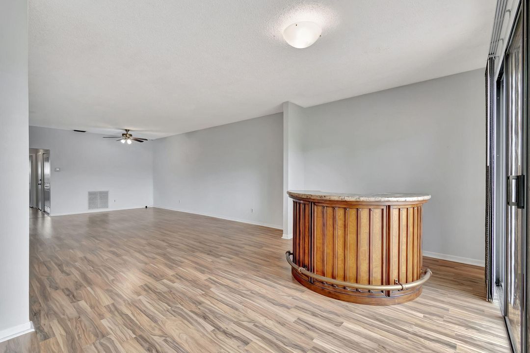 For Sale: $465,000 (2 beds, 2 baths, 1439 Square Feet)