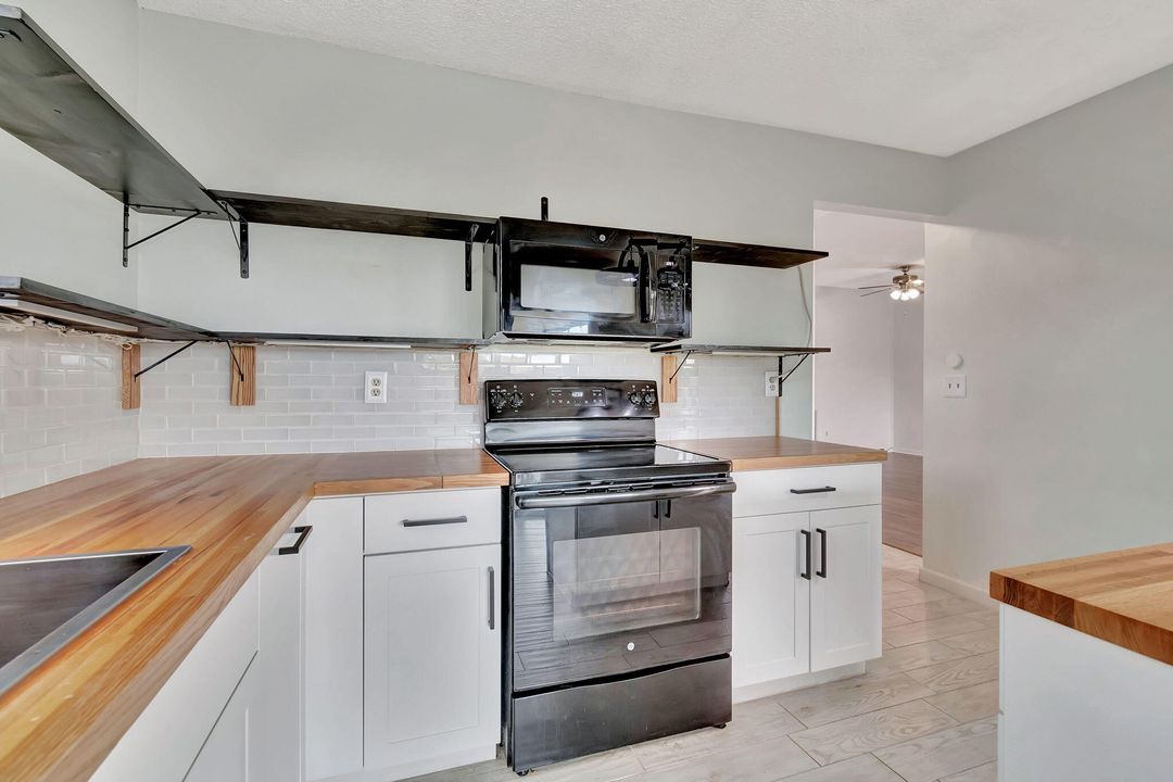 For Sale: $465,000 (2 beds, 2 baths, 1439 Square Feet)