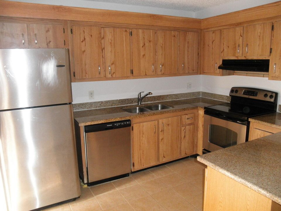 For Rent: $2,000 (2 beds, 2 baths, 1260 Square Feet)