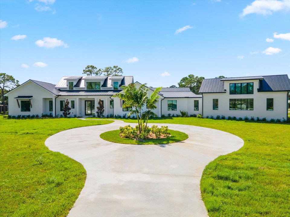 For Sale: $3,295,000 (5 beds, 4 baths, 4766 Square Feet)