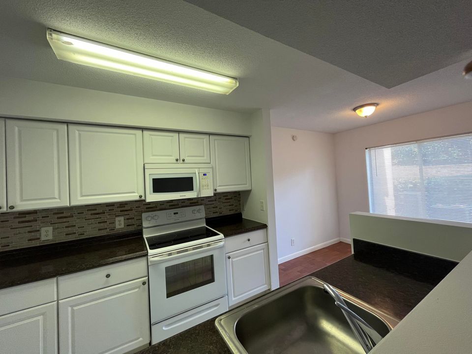 For Rent: $1,675 (1 beds, 1 baths, 768 Square Feet)