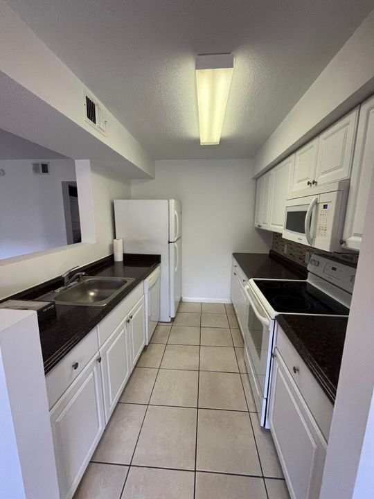 For Rent: $1,675 (1 beds, 1 baths, 768 Square Feet)