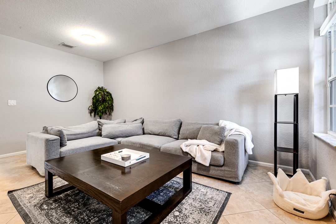 Active With Contract: $3,000 (3 beds, 2 baths, 1632 Square Feet)