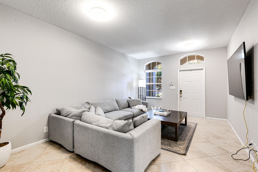 Active With Contract: $3,000 (3 beds, 2 baths, 1632 Square Feet)