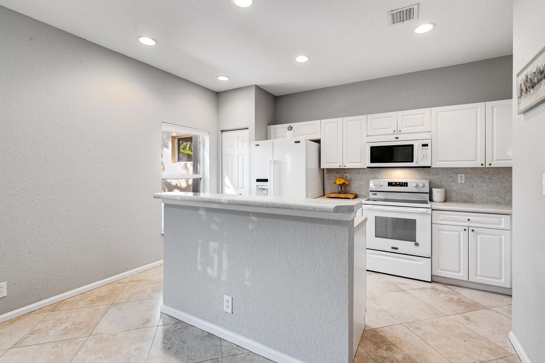 Active With Contract: $3,000 (3 beds, 2 baths, 1632 Square Feet)