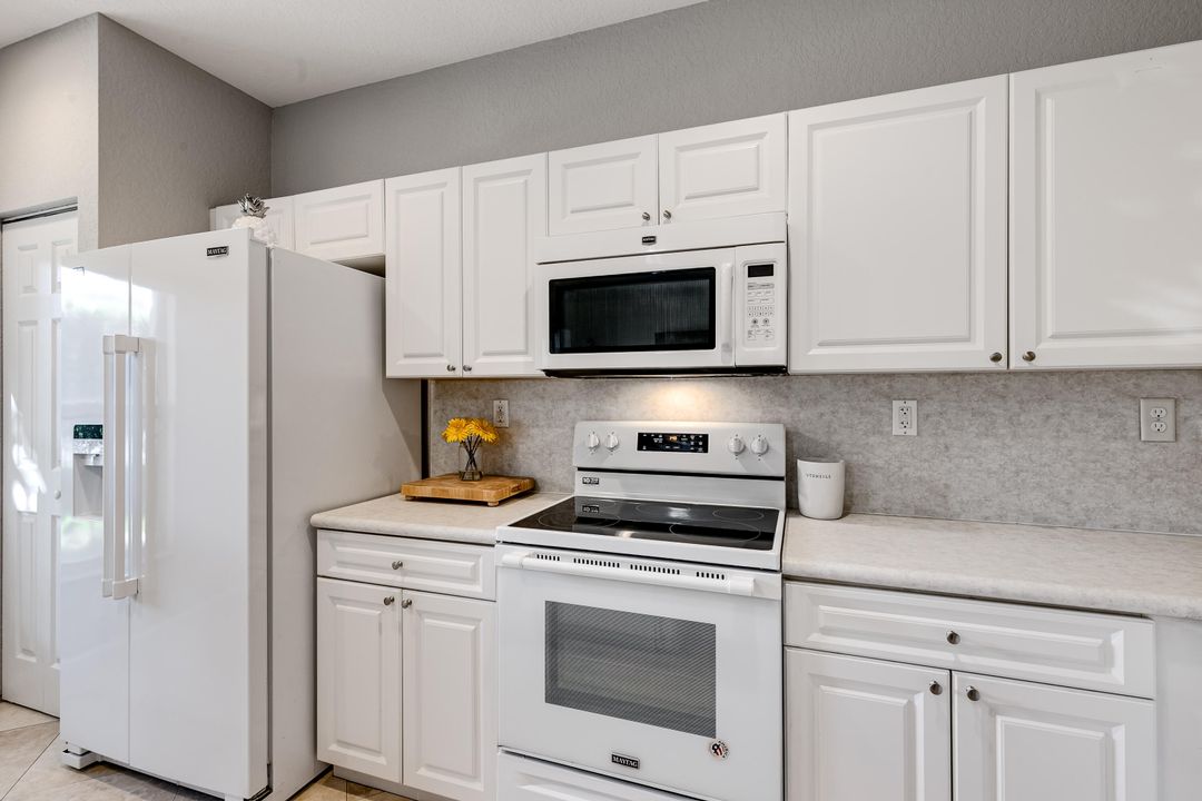 Active With Contract: $3,000 (3 beds, 2 baths, 1632 Square Feet)