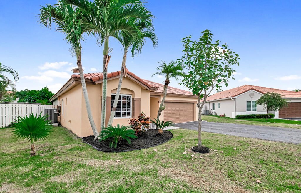 For Sale: $753,999 (3 beds, 2 baths, 1727 Square Feet)