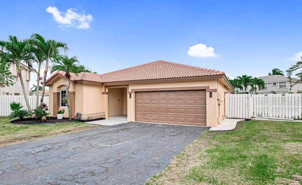 For Sale: $753,999 (3 beds, 2 baths, 1727 Square Feet)