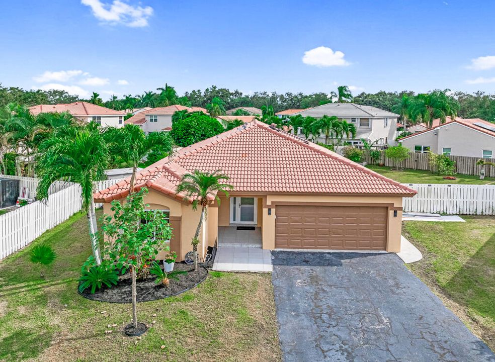 For Sale: $753,999 (3 beds, 2 baths, 1727 Square Feet)