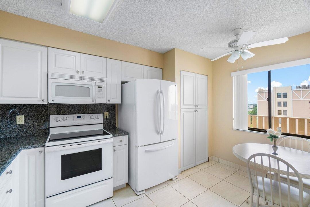 For Sale: $218,000 (2 beds, 2 baths, 1230 Square Feet)