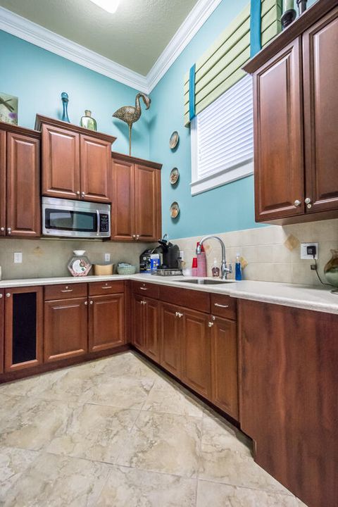 For Sale: $387,900 (3 beds, 2 baths, 1761 Square Feet)