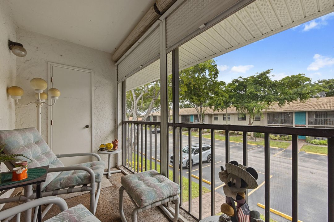 For Sale: $246,000 (2 beds, 2 baths, 1008 Square Feet)