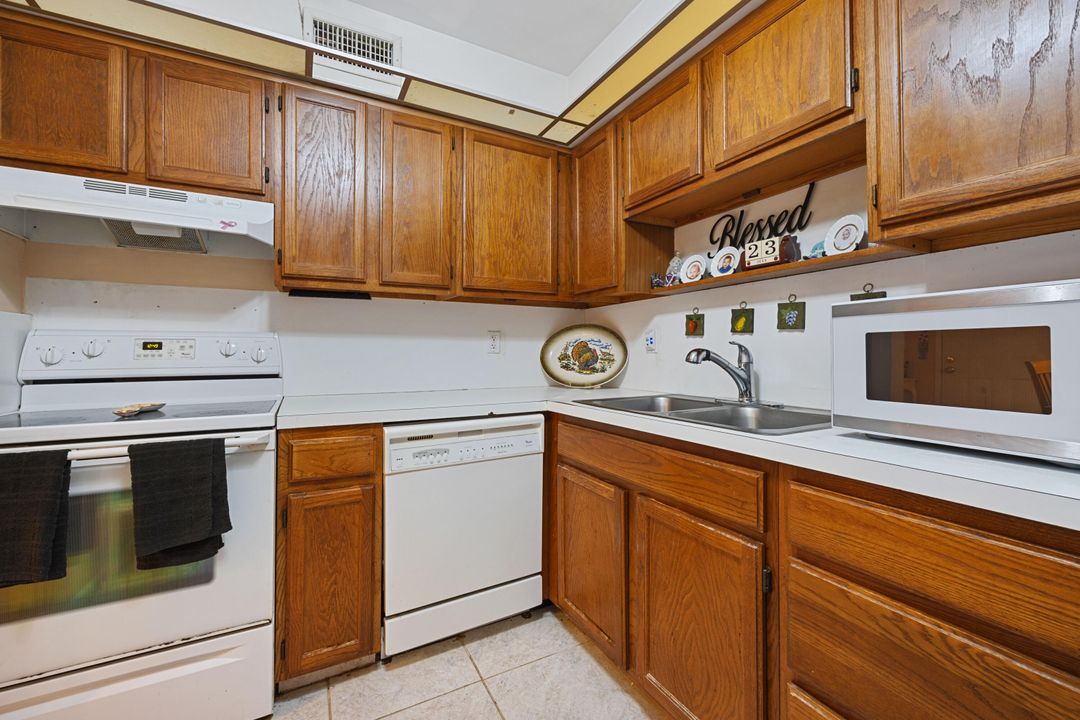 For Sale: $246,000 (2 beds, 2 baths, 1008 Square Feet)