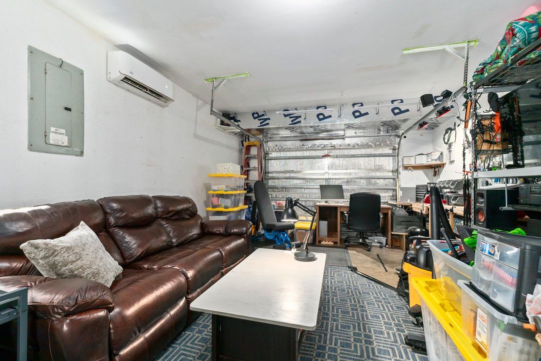 For Sale: $335,000 (3 beds, 2 baths, 1036 Square Feet)