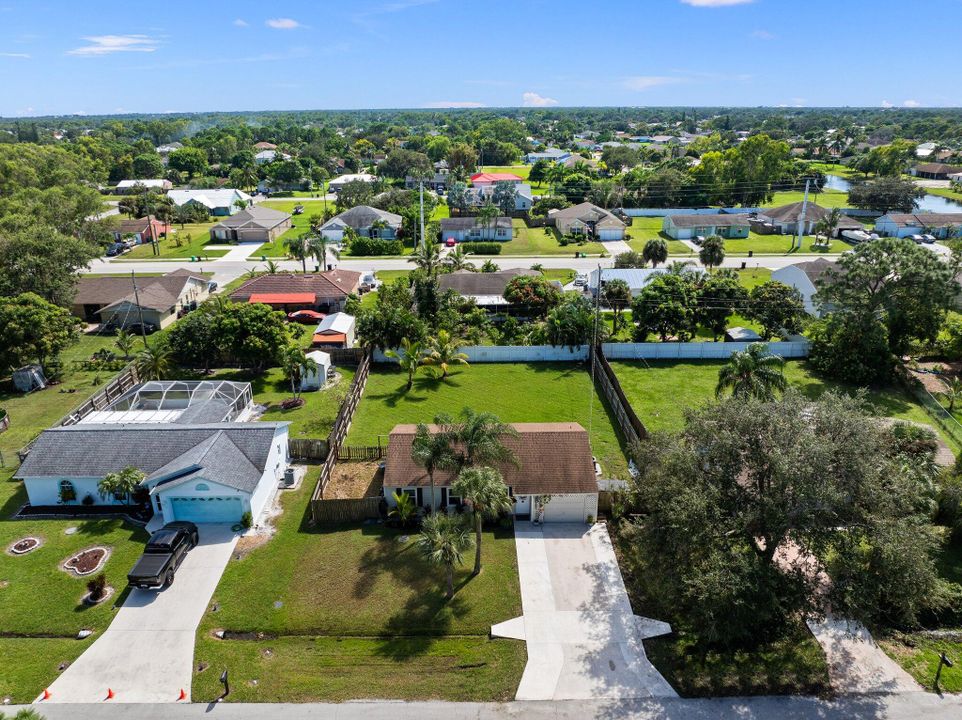 For Sale: $335,000 (3 beds, 2 baths, 1036 Square Feet)