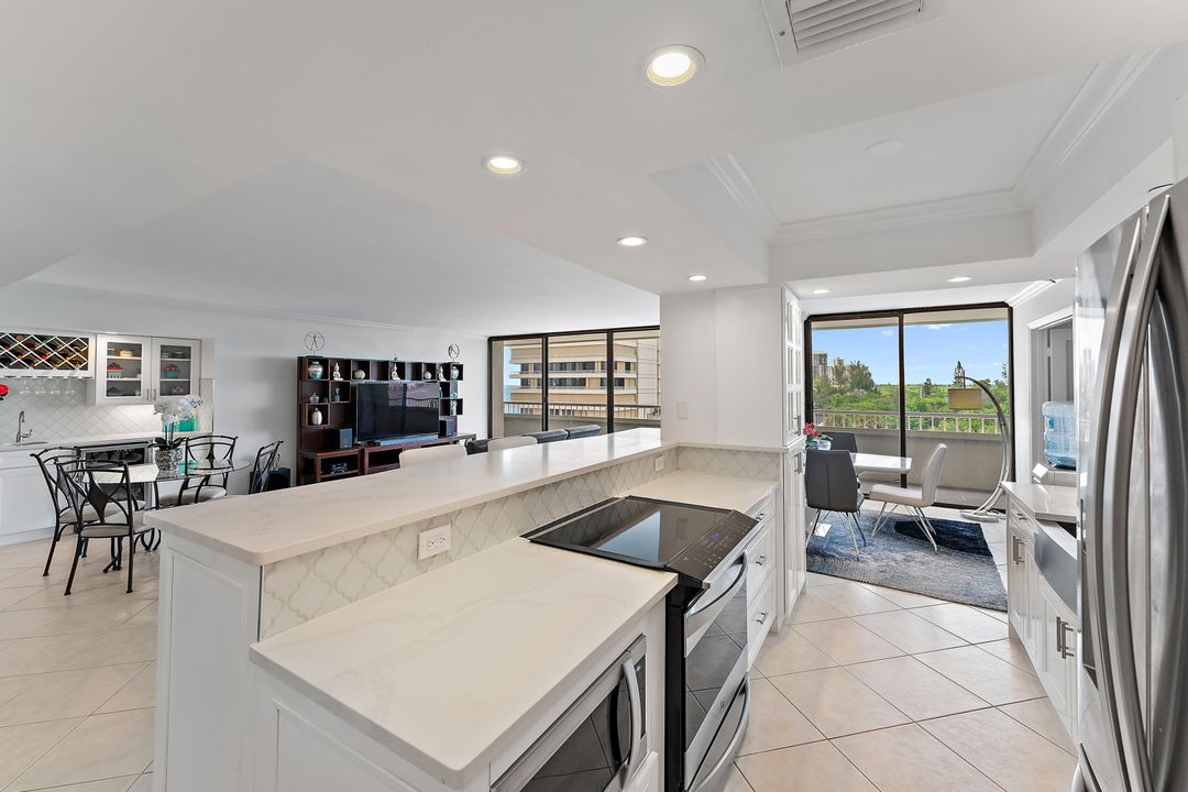 For Sale: $1,050,000 (3 beds, 2 baths, 2200 Square Feet)