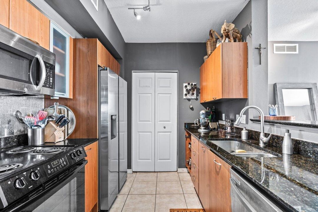 For Sale: $588,000 (2 beds, 2 baths, 1130 Square Feet)