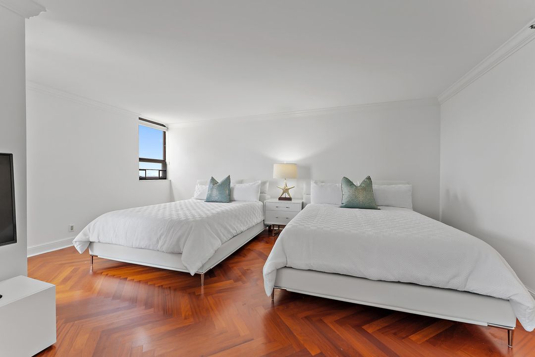 For Sale: $1,050,000 (3 beds, 2 baths, 2200 Square Feet)