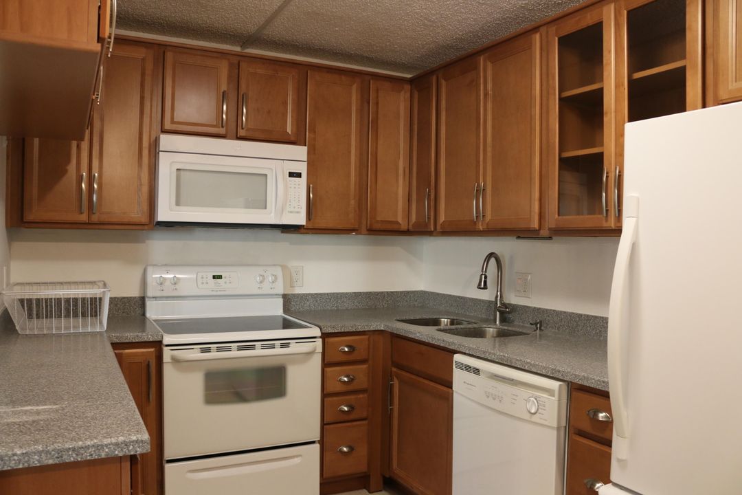 For Rent: $2,000 (2 beds, 2 baths, 1115 Square Feet)