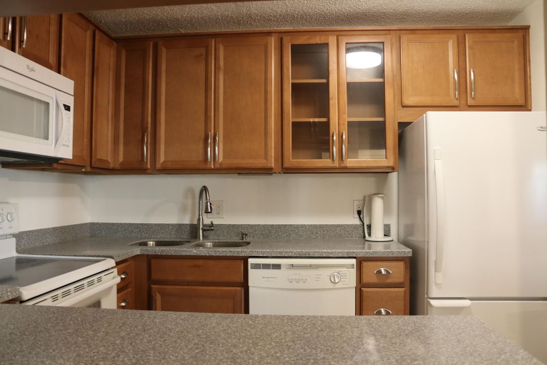 For Rent: $2,000 (2 beds, 2 baths, 1115 Square Feet)