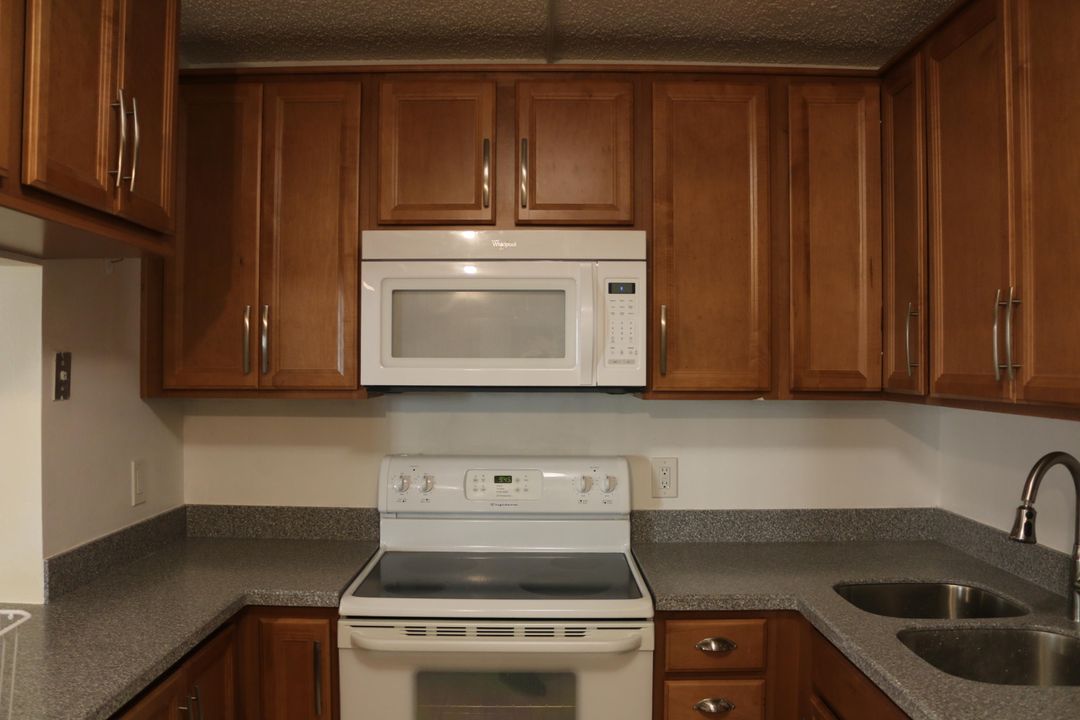 For Rent: $2,000 (2 beds, 2 baths, 1115 Square Feet)