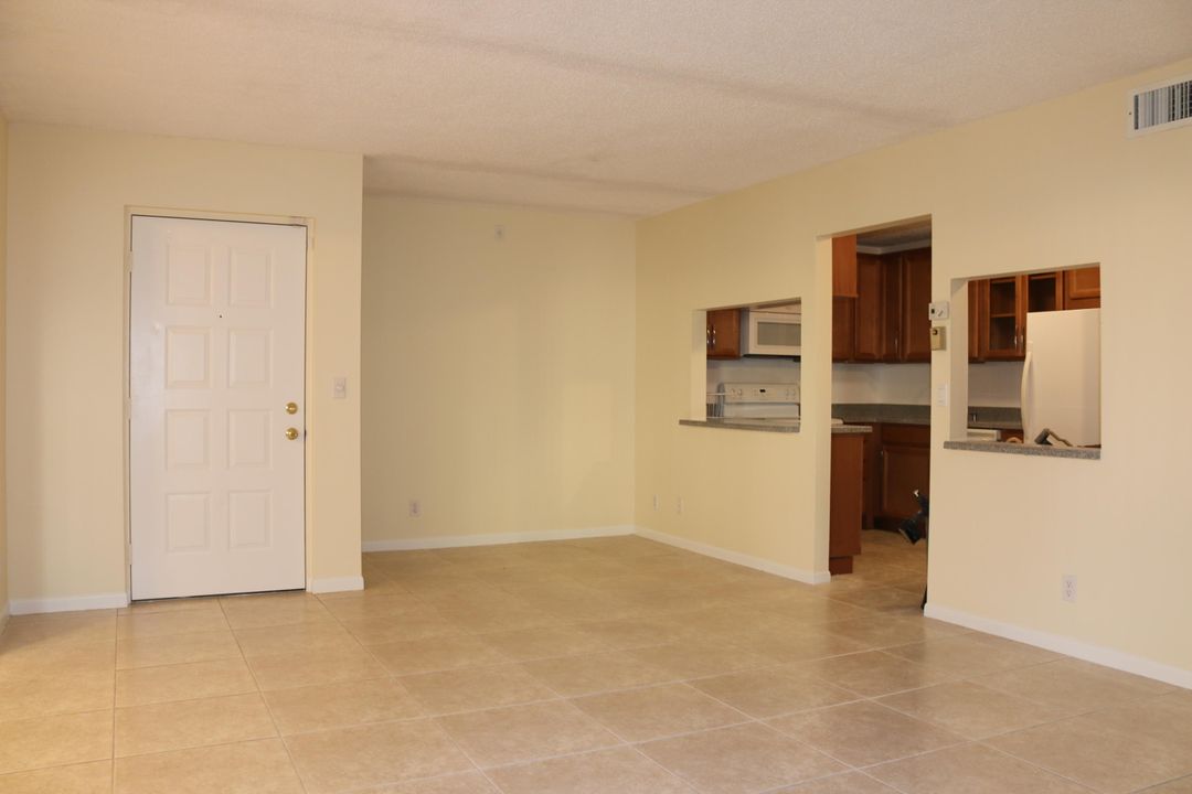 For Rent: $2,000 (2 beds, 2 baths, 1115 Square Feet)