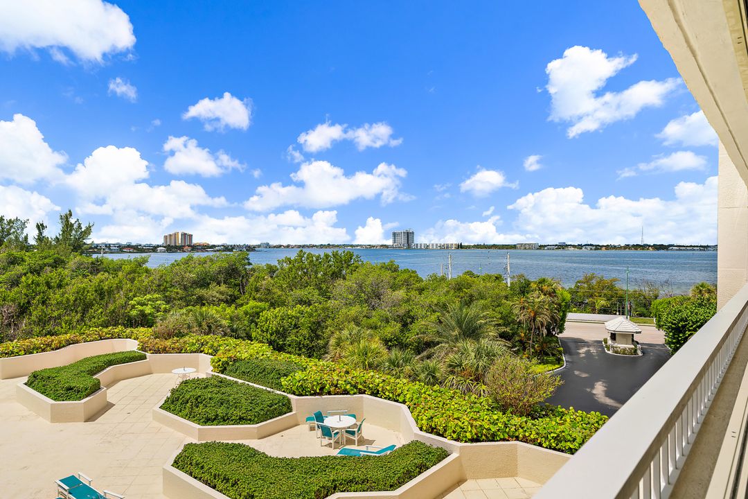 For Sale: $1,050,000 (3 beds, 2 baths, 2200 Square Feet)