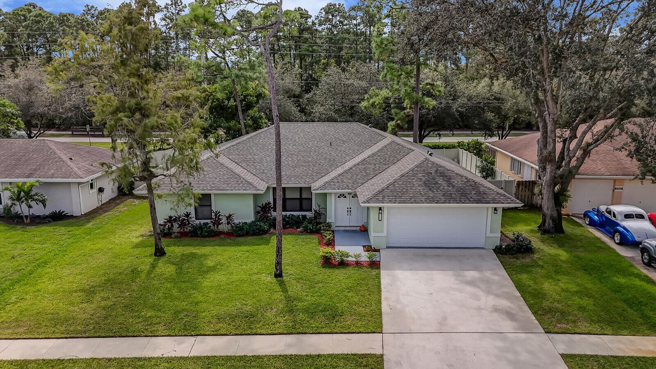 For Sale: $650,000 (3 beds, 2 baths, 2137 Square Feet)