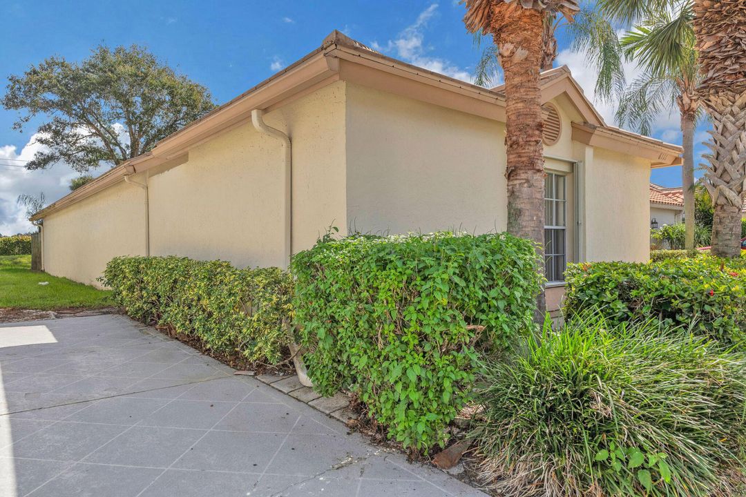 For Sale: $379,900 (2 beds, 2 baths, 1870 Square Feet)