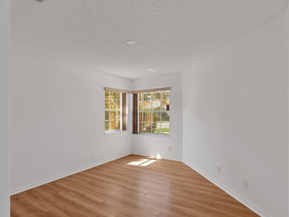 For Sale: $379,900 (2 beds, 2 baths, 1870 Square Feet)